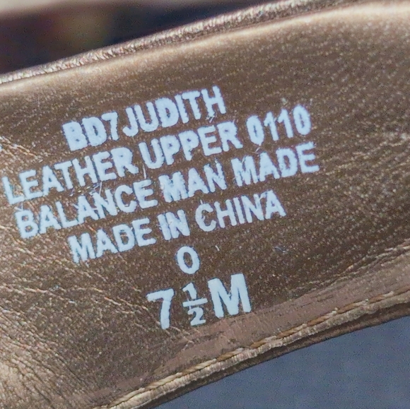 Bandolino Judith Gold Sz 7.5 Women's Heels - Picture 8 of 8